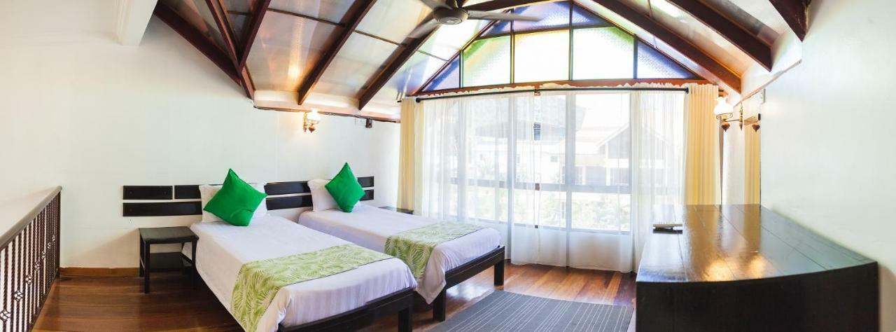 Anjungan Beach Resort Kampung Teluk Nipah Exterior foto