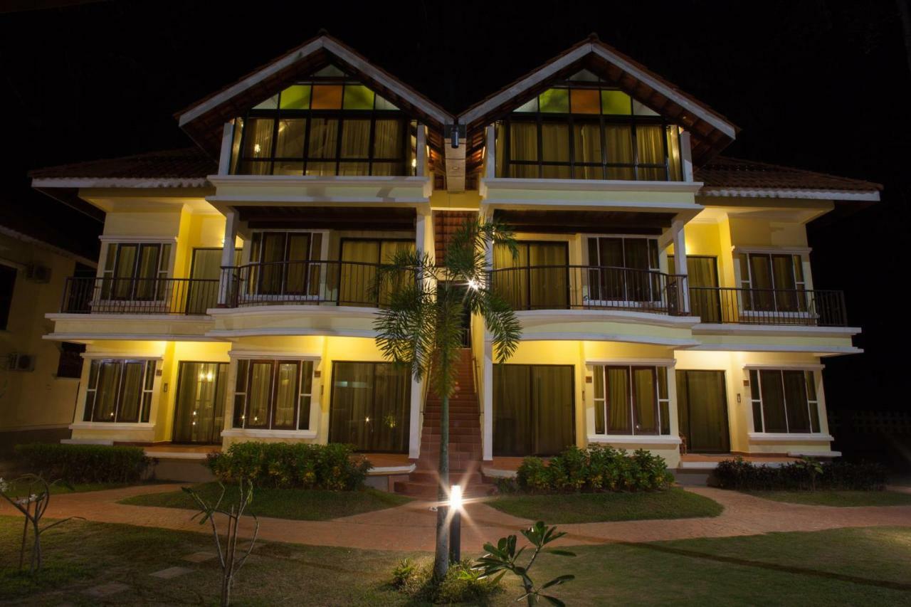 Anjungan Beach Resort Kampung Teluk Nipah Exterior foto