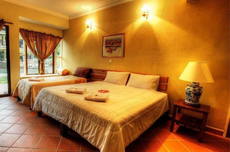 Anjungan Beach Resort Kampung Teluk Nipah Exterior foto